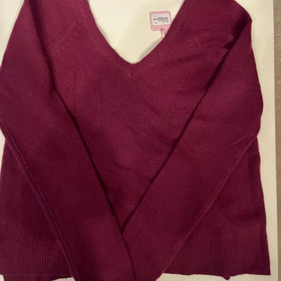 Calypso 100% Cashmere Plum V-Neck Sweater / Size Medium / NWT (Ret: $295) - Picture 4 of 16